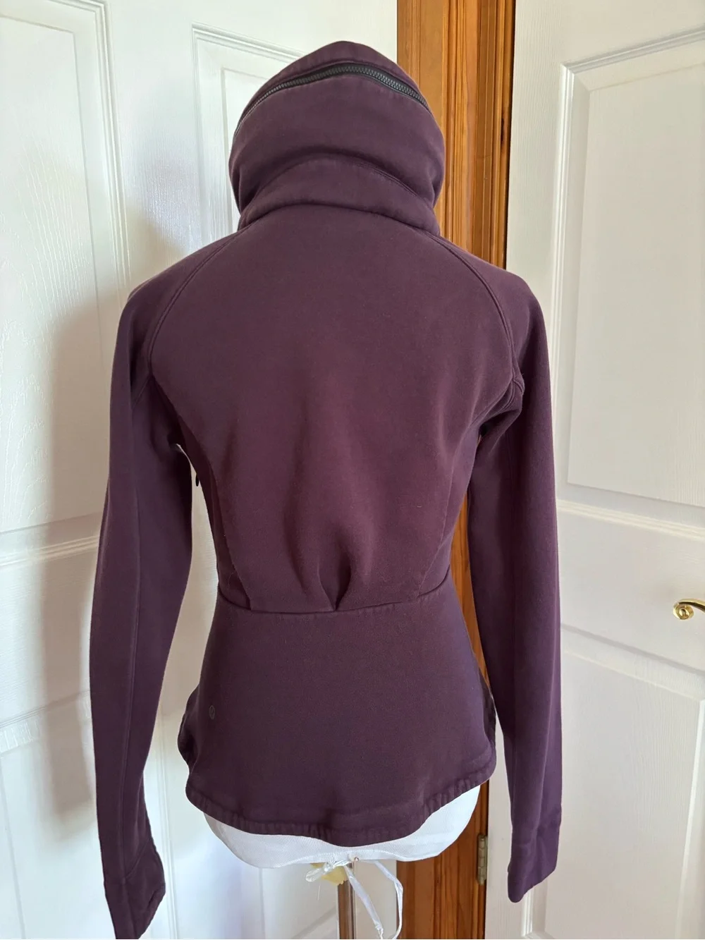 Lululemon &go Destination Hoodie Black Cherry size 4 - Picture 3 of 12